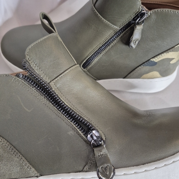 Vionic Brinkely Ankle Bootie - Size 8 - Picture 12 of 16